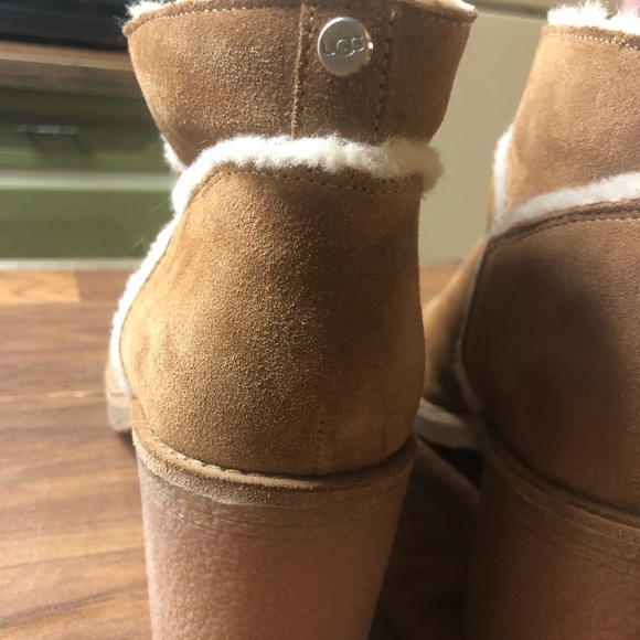 Size 10 ugg boots fleece lined with block heel - Picture 2 of 3